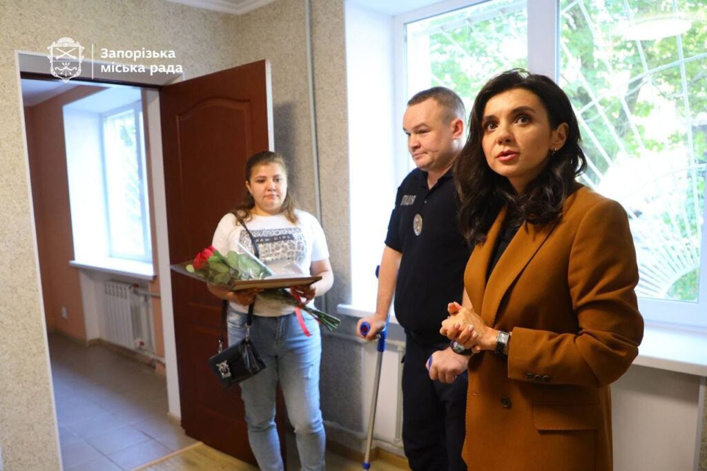 Поліцейський-ветеран Олег Булгаков отримав у Запоріжжі житло, яке для його родини облаштувала Запорізька міська рада.