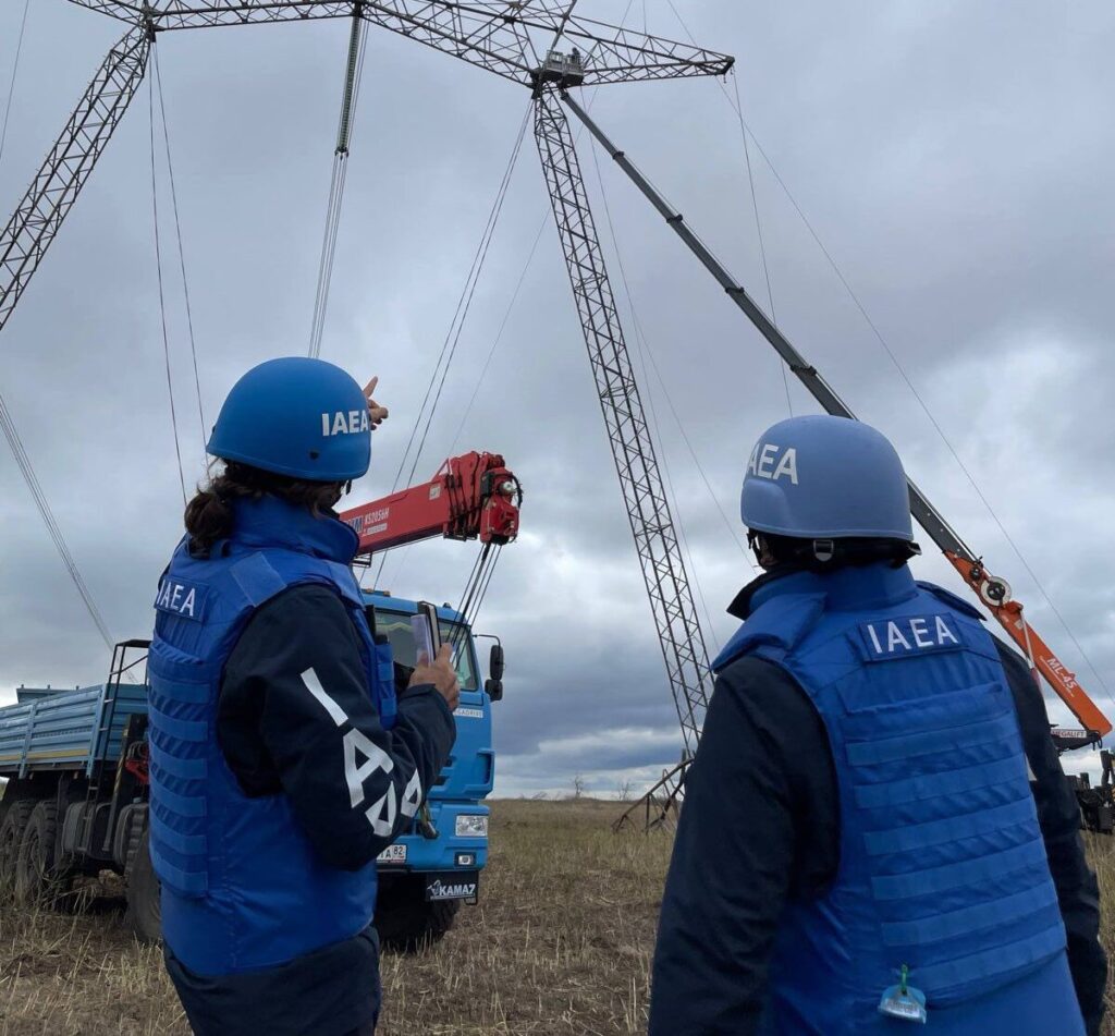 Ремонт поврежденной линии электроснабжения Запорожской АЭС, октябрь 2025 года.