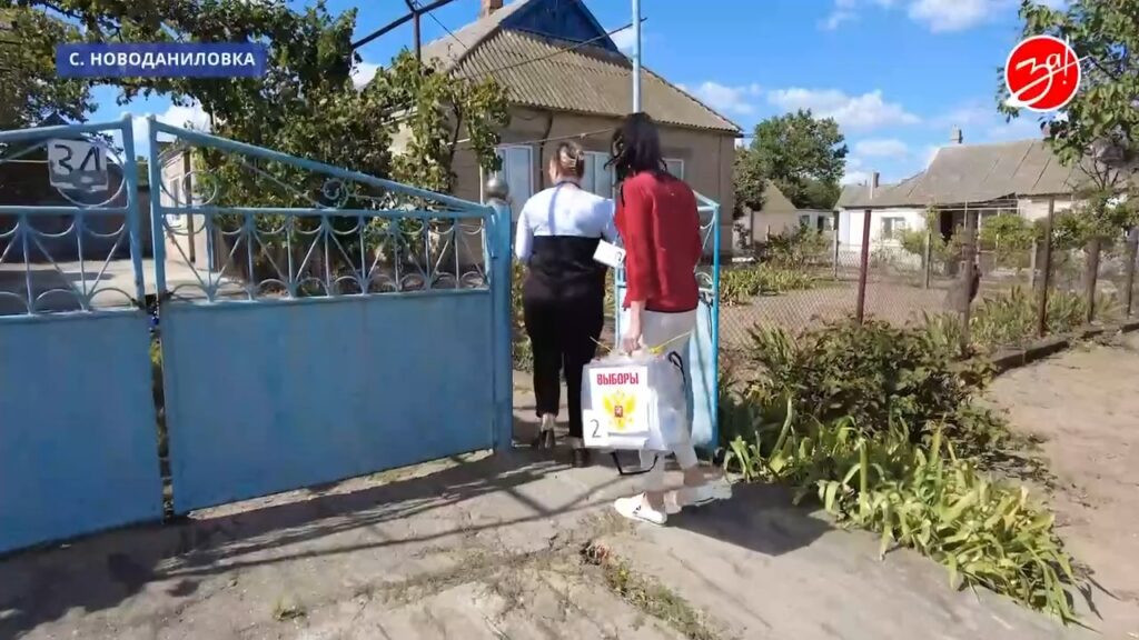 Псевдовибори на окупованій частині Запорізької області, у селі Новоданилівка Мелітопольського району дострокове голосування проводили під час обходу будинків місцевих жителів.