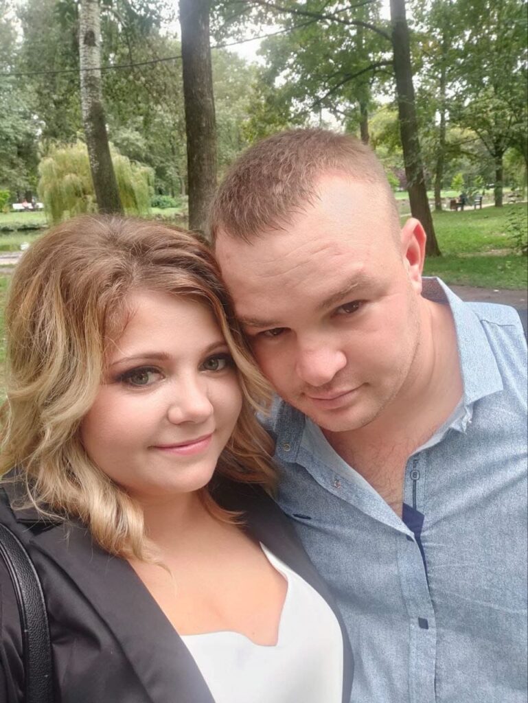 Олег Булгаков разом зі своєю дружиною Катериною, яка підтримує його під час лікування та відновлення.