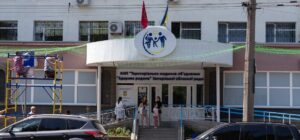 Работы планируют завершить до конца месяца: как усиливают безопасность медицинской сферы Запорожской области, — ФОТО