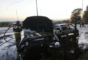 Горели машины, склад и админздание в результате российской атаки Запорожья и пригорода, — ФОТО