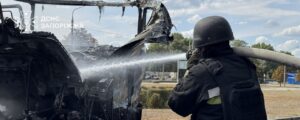 Две квартиры, грузовик и сухая растительность: из-за российских ударов в Запорожье и области произошли пожары, — ФОТО, ВИДЕО