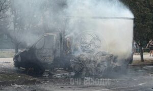 Россияне ударили дроном по машине в Запорожье: ранена женщина