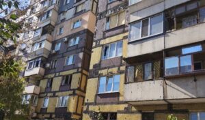 Обломки и воронка: последствия ночной российской атаки в Вознесеновском районе Запорожья, — ФОТО