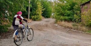 Більше половини мешканців виїхали: Комишуваська громада продовжує виживати під постійними обстрілами, — ФОТО