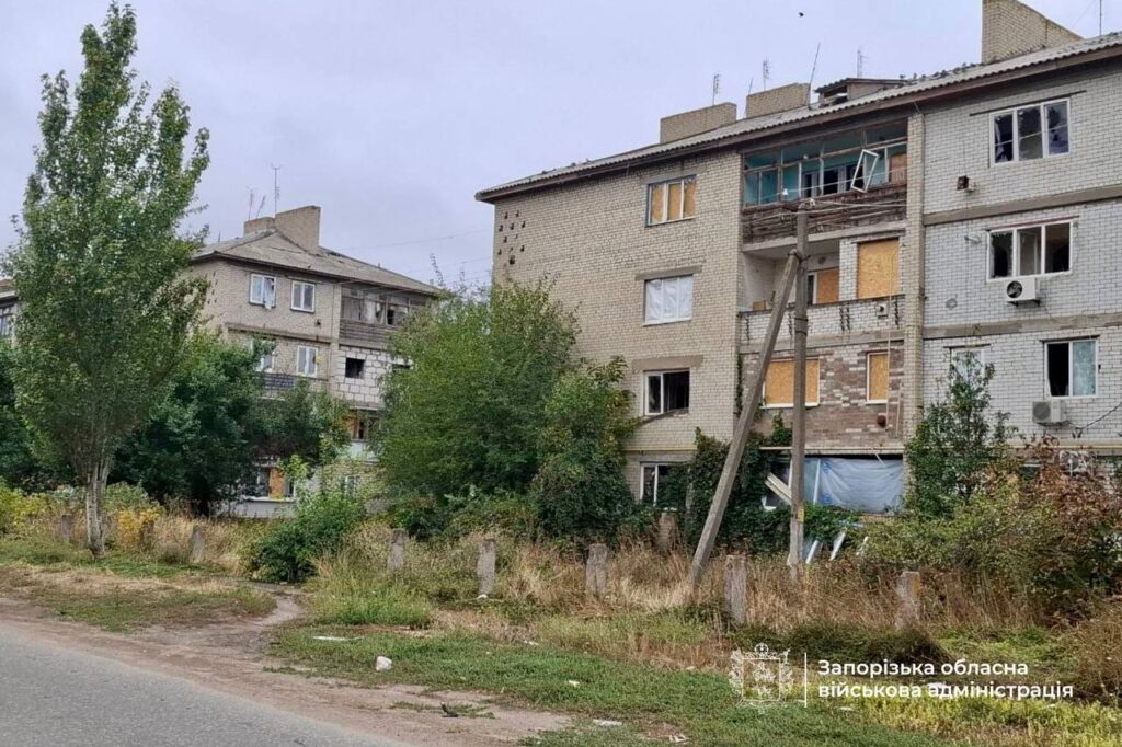 Більше половини мешканців виїхали: Комишуваська громада продовжує виживати під постійними обстрілами (ФОТО)
