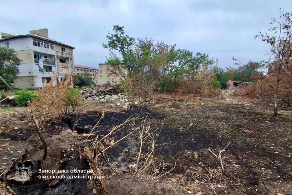 Більше половини мешканців виїхали: Комишуваська громада продовжує виживати під постійними обстрілами (ФОТО)