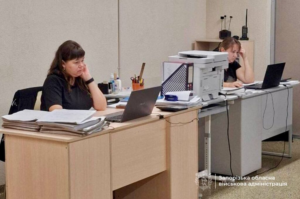 Більше половини мешканців виїхали: Комишуваська громада продовжує виживати під постійними обстрілами (ФОТО)