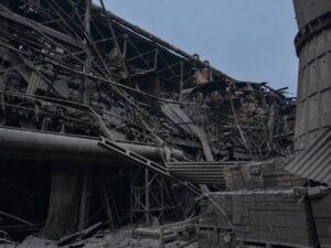 Россия пытается сорвать восстановление «Запорожстали»: комбинат пережил четвертую баллистическую атаку за месяц, пострадал сотрудник