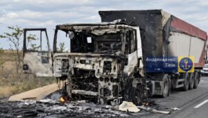 Тир для Сил оборони: на ділянці Джанкой-Мелітополь-Приморське палають російські вантажівки, — ФОТО, ВІДЕО
