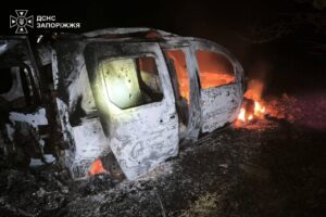 Палав склад, будинок та машина внаслідок ворожих ударів по Запоріжжю та передмістю