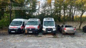 Пошкоджено машини швидкої допомоги: ворог поцілив по території комунального медзакладу у Запоріжжі