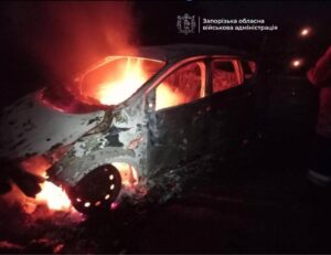 Ворог вдарив по автівці у селищі під Запоріжжям: вбив двох мешканців