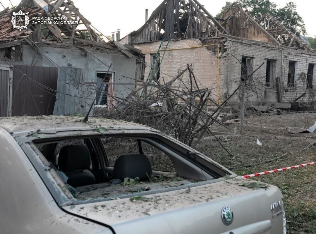 Один человек погиб и еще четверо получили ранения: россияне нанесли 712 ударов по Запорожской области
