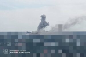 Семь человек ранены: днем враг ударил по промышленному объекту в Запорожье, — ФОТО, ВИДЕО