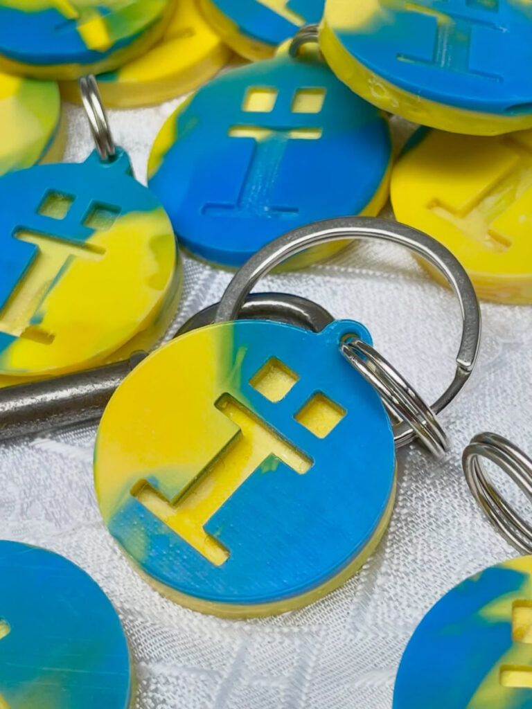 Вироби з переробленого пластику, які створюють у майстерні PlasticOn у Запоріжжі