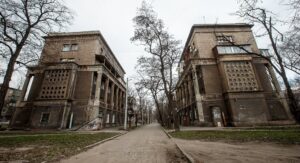 Навіщо Запоріжжю були потрібні будинки-пропілеї: історія архітектури Соцміста