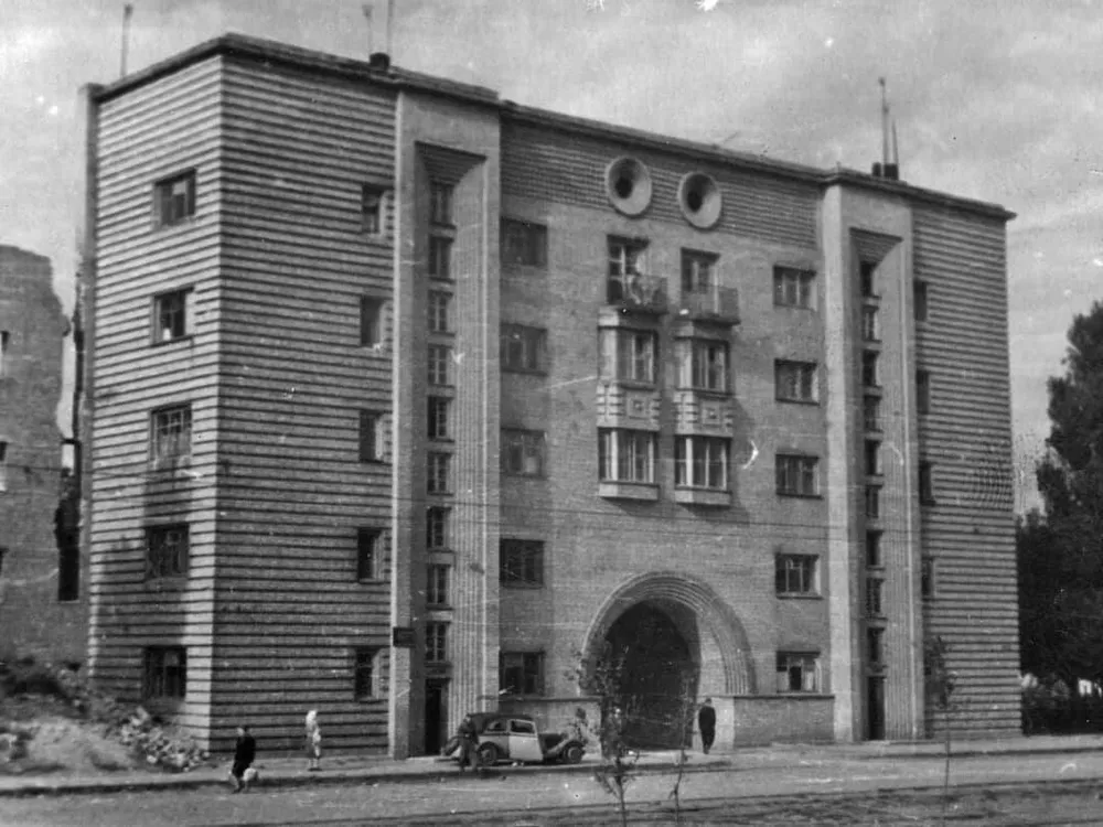 Навіщо Запоріжжю були потрібні будинки-пропілеї: історія архітектури Соцміста