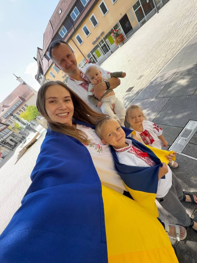 В окрему трикімнатну квартиру Федоренки переїхали у лютому 2026 року.