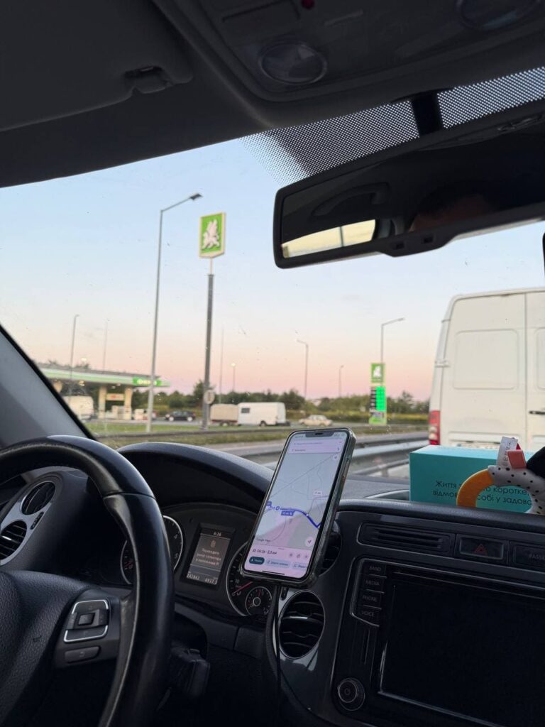 До Німеччини Федоренки вирушили власним автомобілем разом із трьома дітьми.