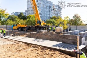 В Хортицькому районі Запоріжжя завершують будівництво першого модульного укриття серед багатоповерхівок, — ФОТО, ВІДЕО