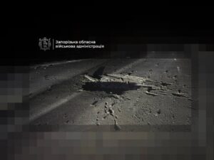 Росіяни вдарили по мосту через Дніпро у Запоріжжі: є постраждалі, рух тимчасово перекрили