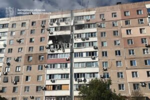 Нові вибухи у Запоріжжі: ворог вдарив по багатоповерхівці, постраждала дитина, — ФОТО