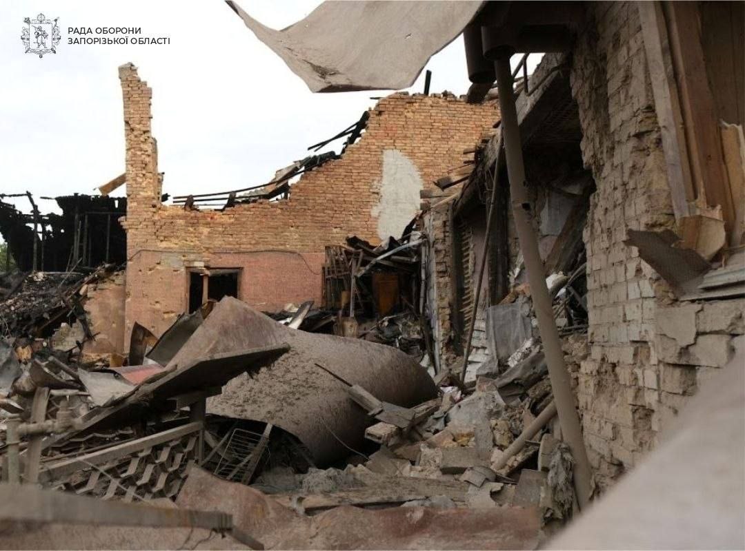 Два человека погибли и 18 получили ранения: последствия российских ударов по Запорожской области