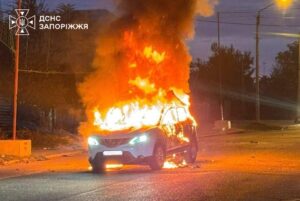 10 пожеж сталося через російські удари по Запоріжжю та Запорізькому району: спалахнули машини, вантажівка та генератор, — ФОТО