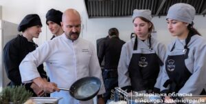 Суддя шоу «МастерШеф» Володимир Ярославський провів майстер-клас в кулінарному хабі Запоріжжя, — ФОТО, ВІДЕО